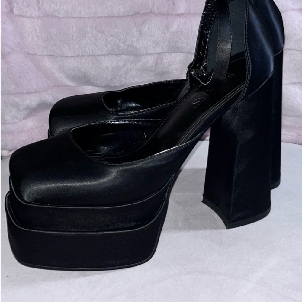 Black Platform Mary Jane Shoes with Chunky Heel